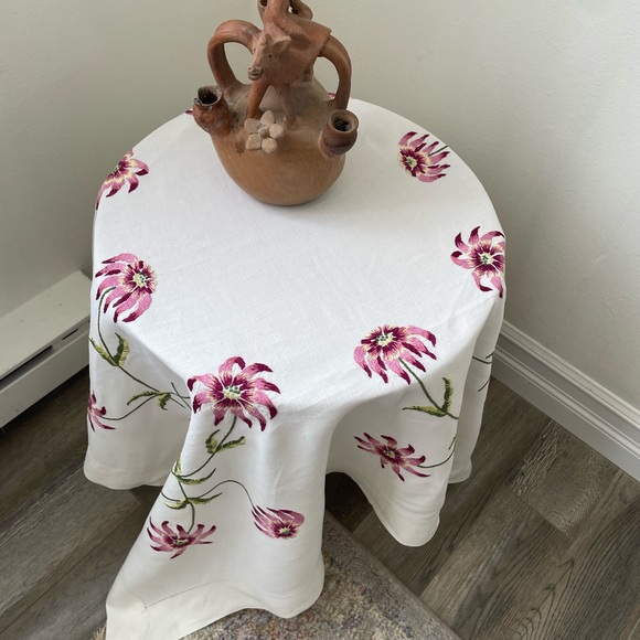 100% French Linen Floral Hand Embroidered Tablecloth White and Pink Clematis - Picture 4 of 10